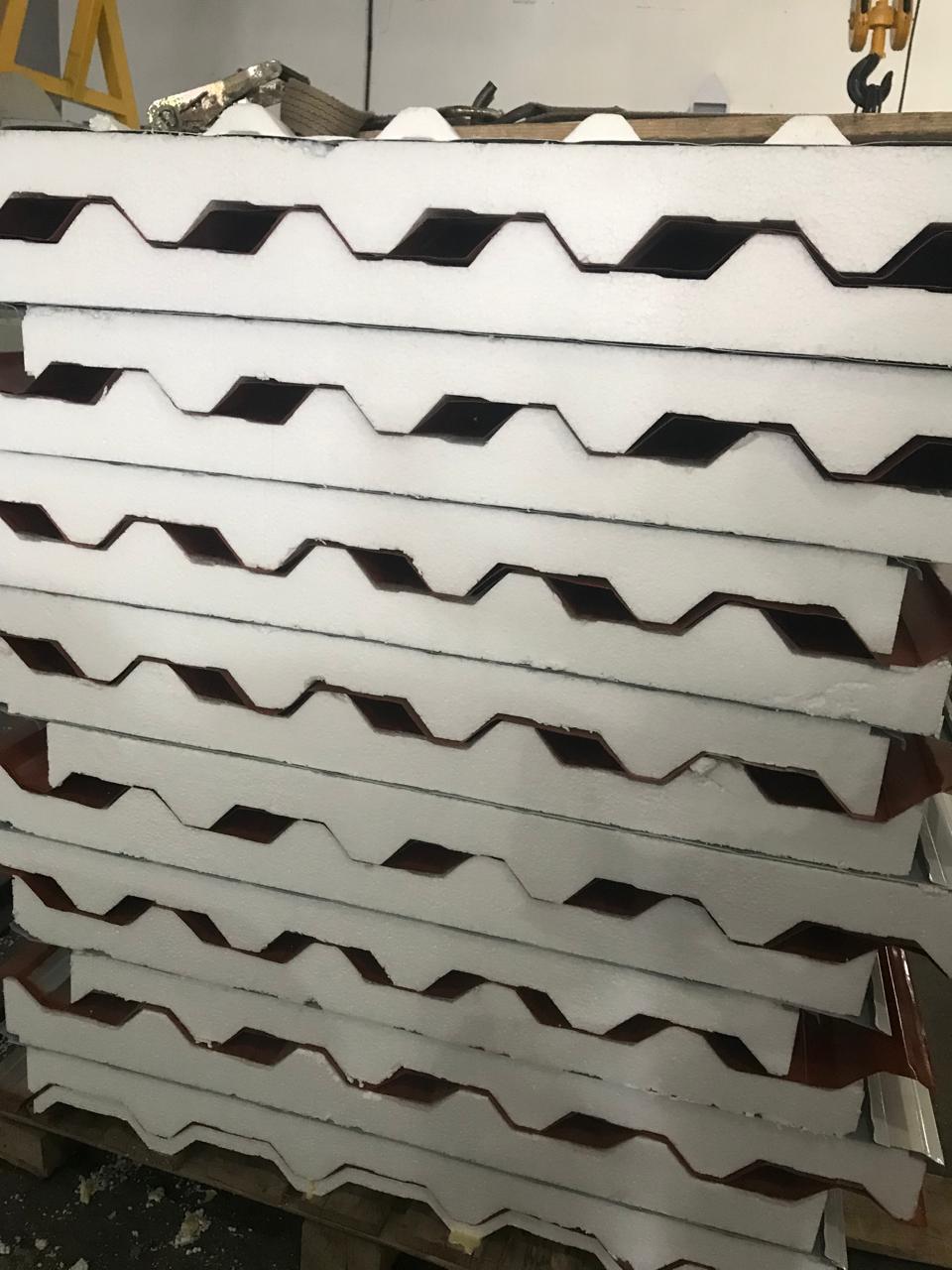 Telha Sanduíche EPS — detalhe técnico de camadas