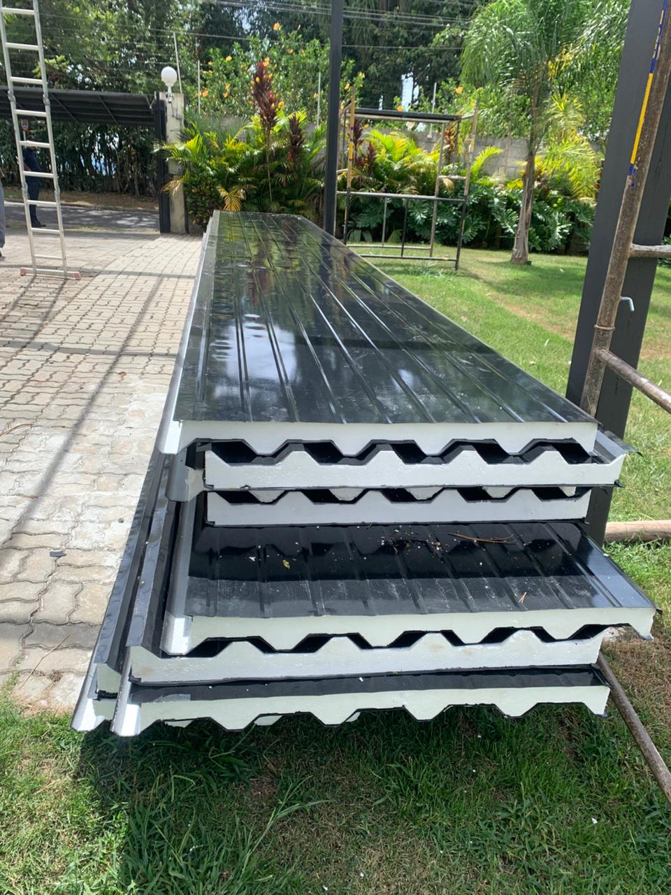 Telha Sanduíche Teto Aço — cobertura de alto padrão
